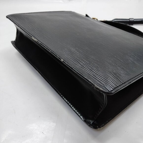 Louis Vuitton - Picture 5 of 9